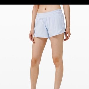 NWT lulu hotty hot shorts 4’’ daydream